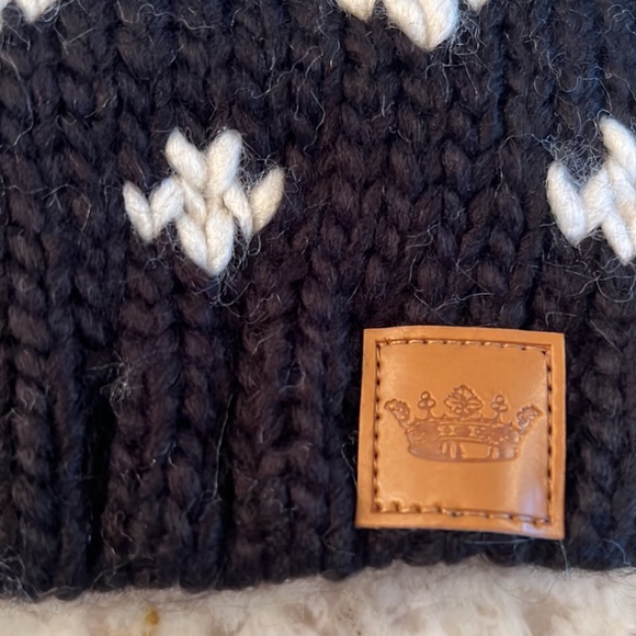 Panache Black & Creamy White lined Stocking Hat with fun large Pom Pom! NWOT - Picture 3 of 8